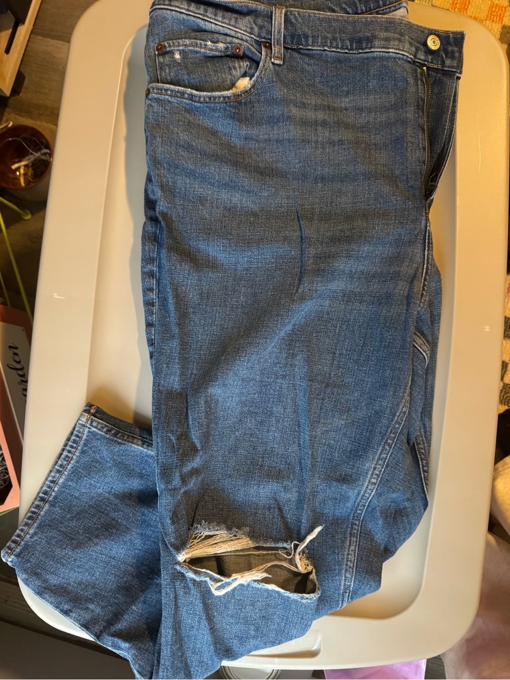 Abercrombie & Fitch Women’s Medium Blue High-Rise Jeans with Knee Rip